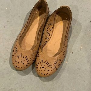 Women’s casual size 6.5 shoe tan. Target brand